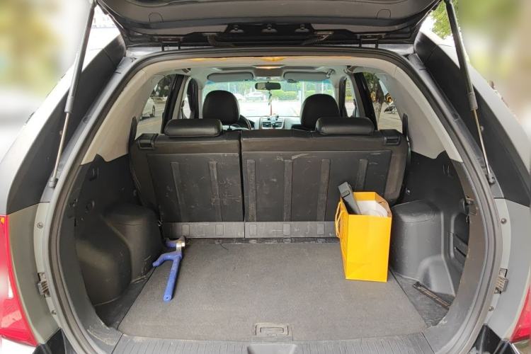 Used Kia Sportage 2009 2.0L Manual Two-Wheel-Drive GLS Trunk