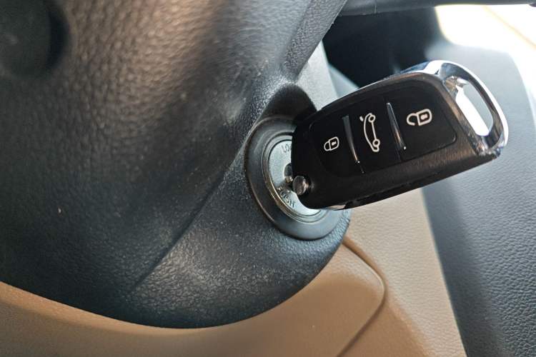 Used Kia Sportage 2009 2.0L Automatic Two-Wheel Drive GLS Vehicle Key