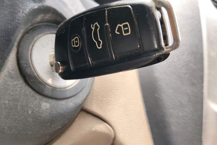 Used Kia Sportage 2009 2.0L Manual Two-Wheel-Drive GL Trim Vehicle Key