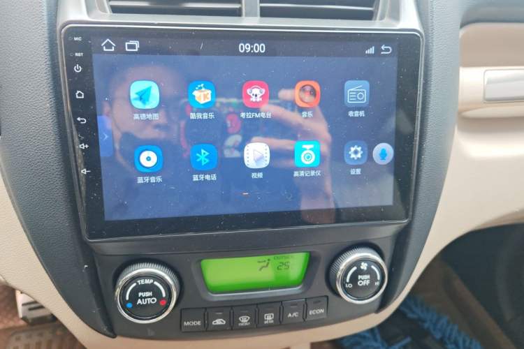 Used Kia Sportage 2009 2.0L Manual Two-Wheel-Drive GLS Audio And AC Panel