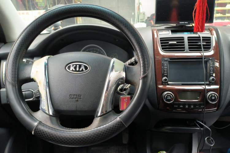 Used Kia Sportage 2009 2.0L Automatic Two-Wheel Drive GLS Center Console