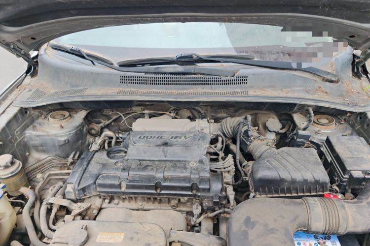 Used Kia Sportage 2009 2.0L Manual Two-Wheel-Drive GLS Engine Bay