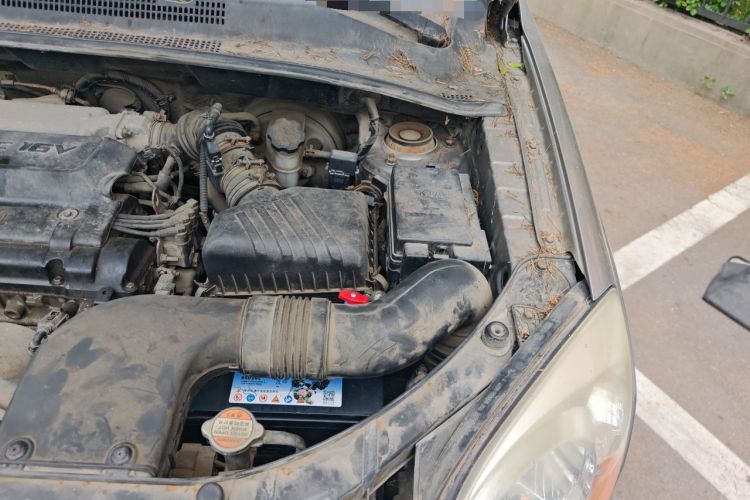 Used Kia Sportage 2009 2.0L Manual Two-Wheel-Drive GLS Engine Bay Left