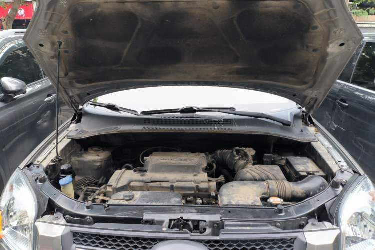 Used Kia Sportage 2009 2.0L Automatic Two-Wheel Drive GLS Engine Bay