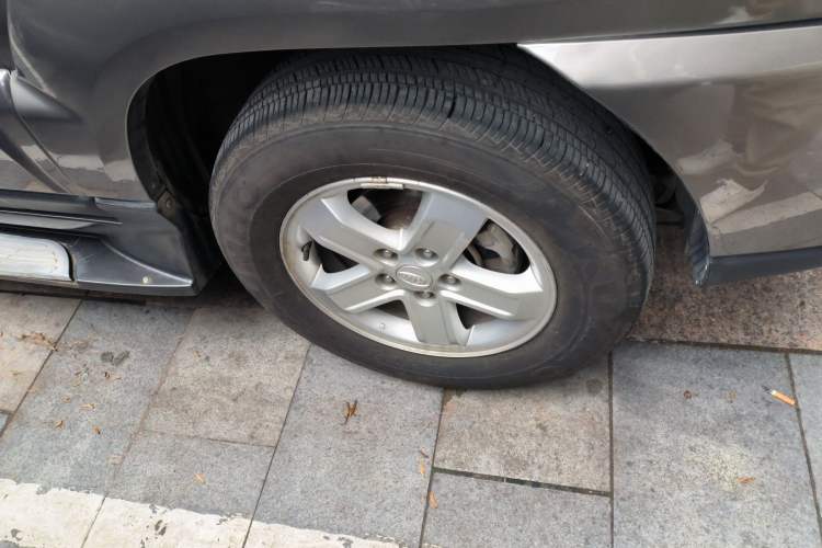 Used Kia Sportage 2009 2.0L Automatic Two-Wheel Drive GLS Right Front Wheel Hub