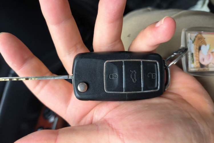 Used Kia Sportage 2009 2.0L Automatic Two-Wheel Drive GLS Vehicle Key