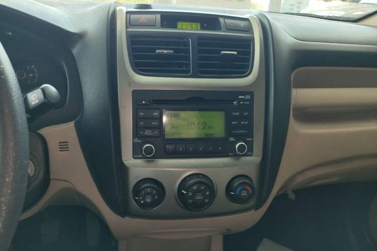 Used Kia Sportage 2009 2.0L Manual Two-Wheel-Drive GL Trim Audio And AC Panel