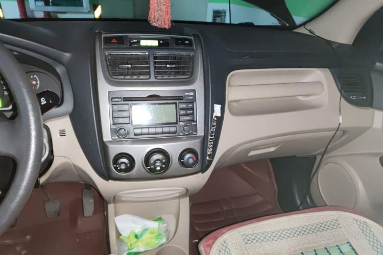 Used Kia Sportage 2009 2.0L Manual Two-Wheel-Drive GL Trim Audio And AC Panel