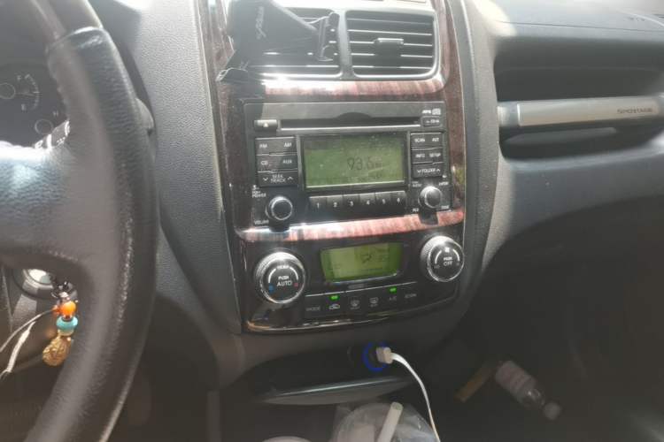 Used Kia Sportage 2009 2.0L Automatic Two-Wheel Drive GLS Audio And AC Panel
