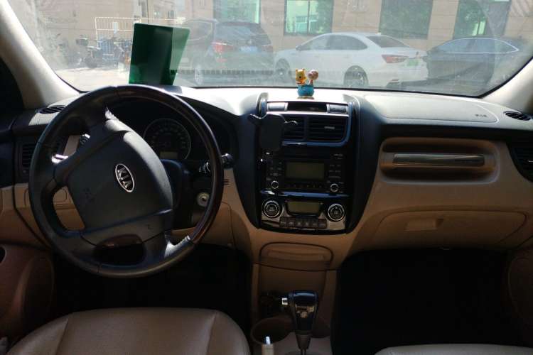 Used Kia Sportage 2009 2.0L Automatic Two-Wheel Drive GLS Center Console