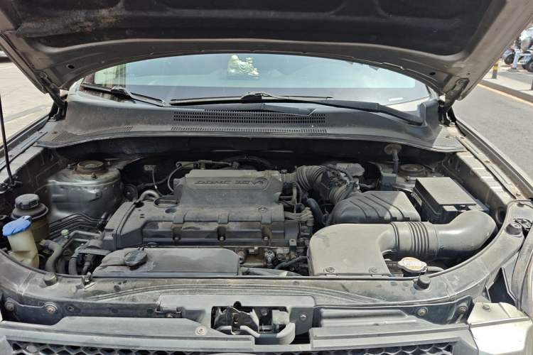 Used Kia Sportage 2009 2.0L Manual Two-Wheel-Drive GLS Engine Bay