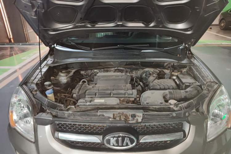 Used Kia Sportage 2009 2.0L Manual Two-Wheel-Drive GL Trim Engine Bay