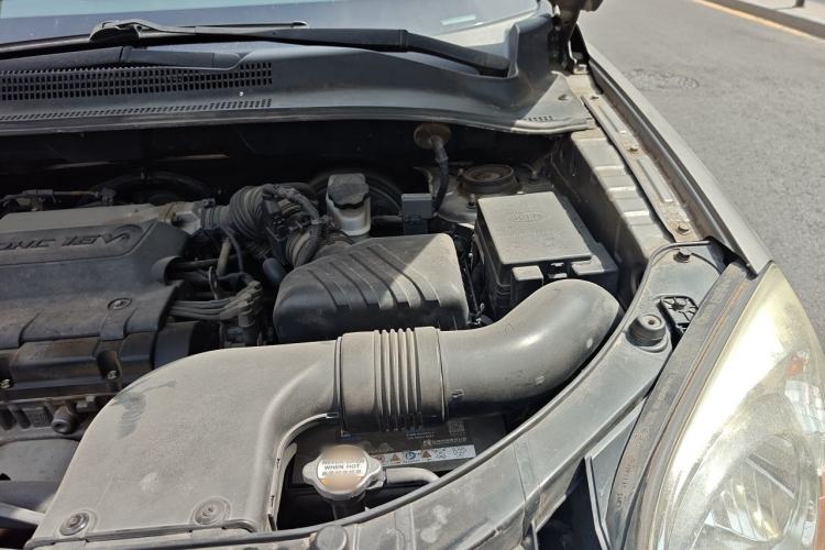 Used Kia Sportage 2009 2.0L Manual Two-Wheel-Drive GLS Engine Bay Left