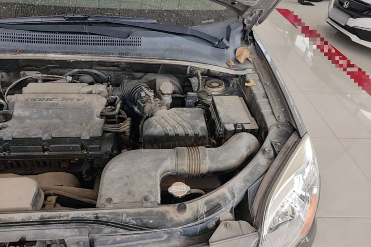 Used Kia Sportage 2009 2.0L Manual Two-Wheel-Drive GL Trim Engine Bay Left