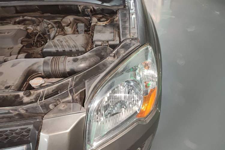Used Kia Sportage 2009 2.0L Manual Two-Wheel-Drive GL Trim Engine Bay Left