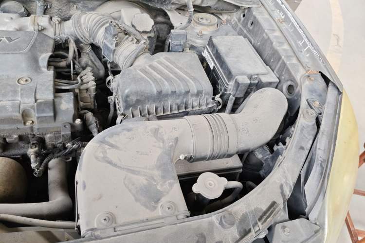 Used Kia Sportage 2009 2.0L Automatic 2WD GL Trim Engine Bay Left