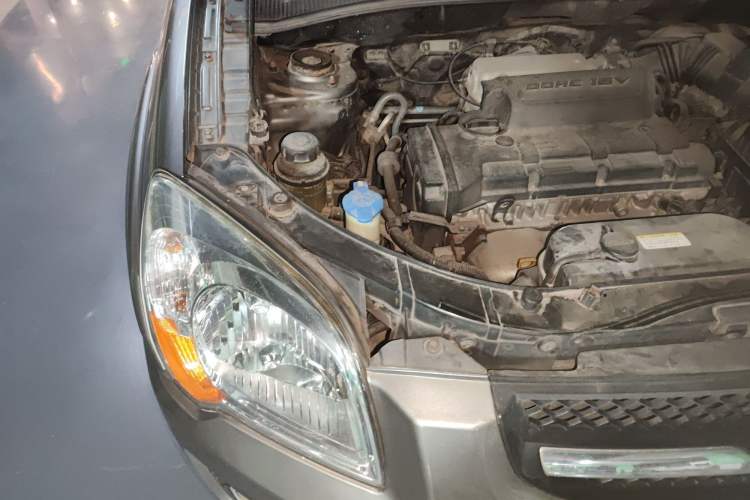 Used Kia Sportage 2009 2.0L Manual Two-Wheel-Drive GL Trim Engine Bay Right