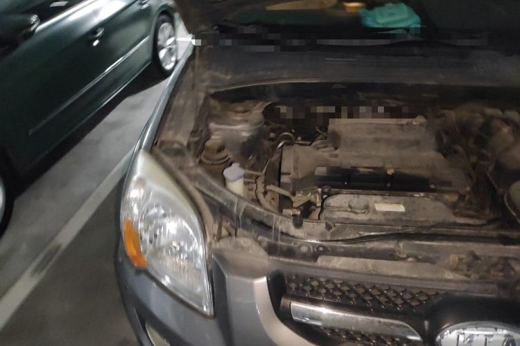 Used Kia Sportage 2009 2.0L Manual Two-Wheel-Drive GL Trim Engine Bay Right