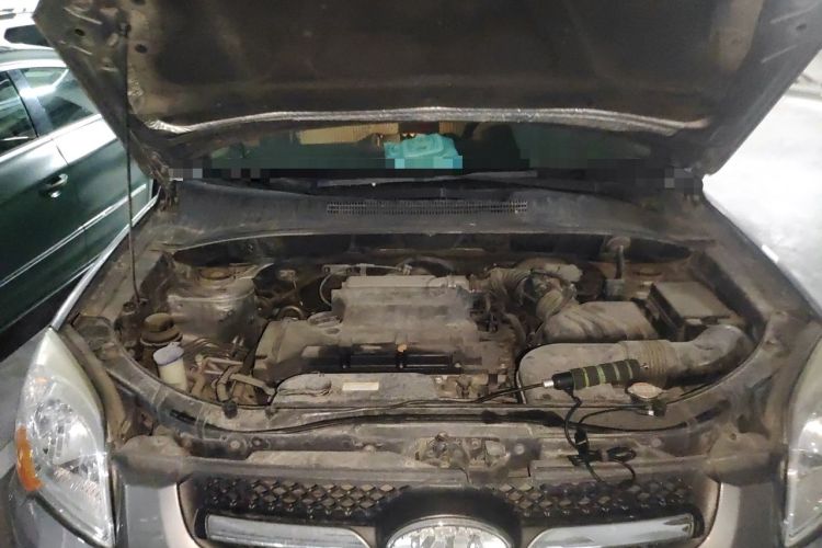 Used Kia Sportage 2009 2.0L Manual Two-Wheel-Drive GL Trim Engine Bay