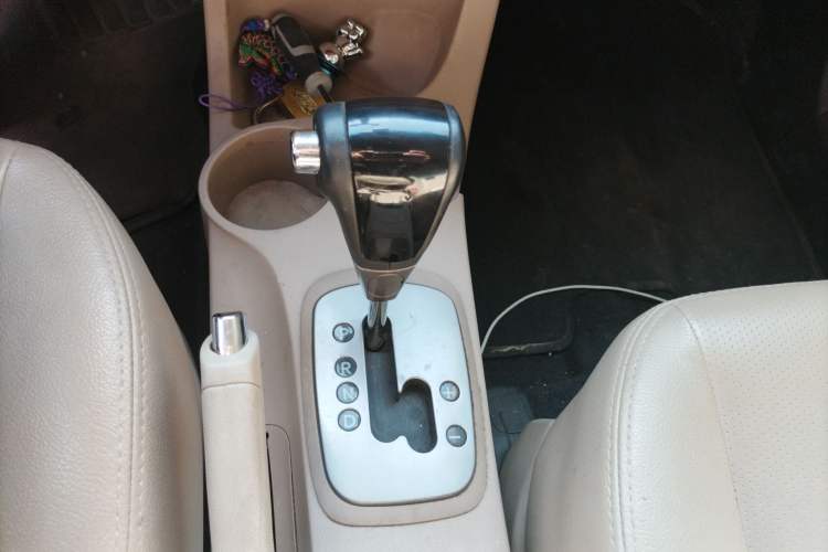 Used Kia Sportage 2009 2.0L Automatic Two-Wheel Drive GLS Gear Lever