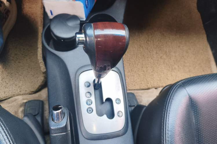 Used Kia Sportage 2009 2.0L Automatic Two-Wheel Drive GLS Gear Lever