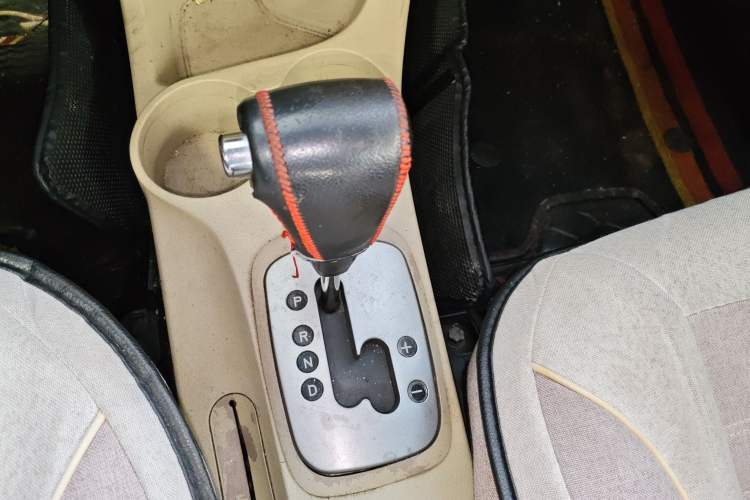 Used Kia Sportage 2009 2.0L Automatic 2WD GL Trim Gear Lever
