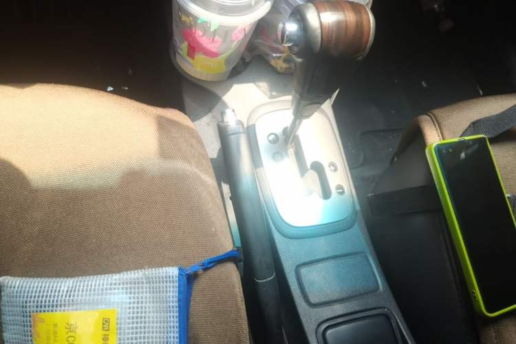 Used Kia Sportage 2009 2.0L Automatic Two-Wheel Drive GLS Gear Lever