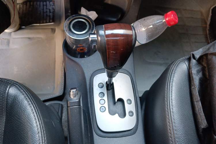 Used Kia Sportage 2009 2.0L Automatic Two-Wheel Drive GLS Gear Lever
