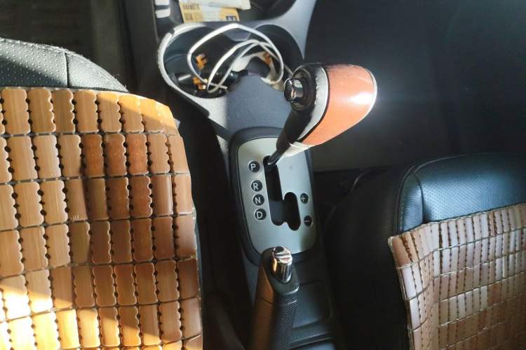 Used Kia Sportage 2009 2.0L Automatic Two-Wheel Drive GLS Gear Lever