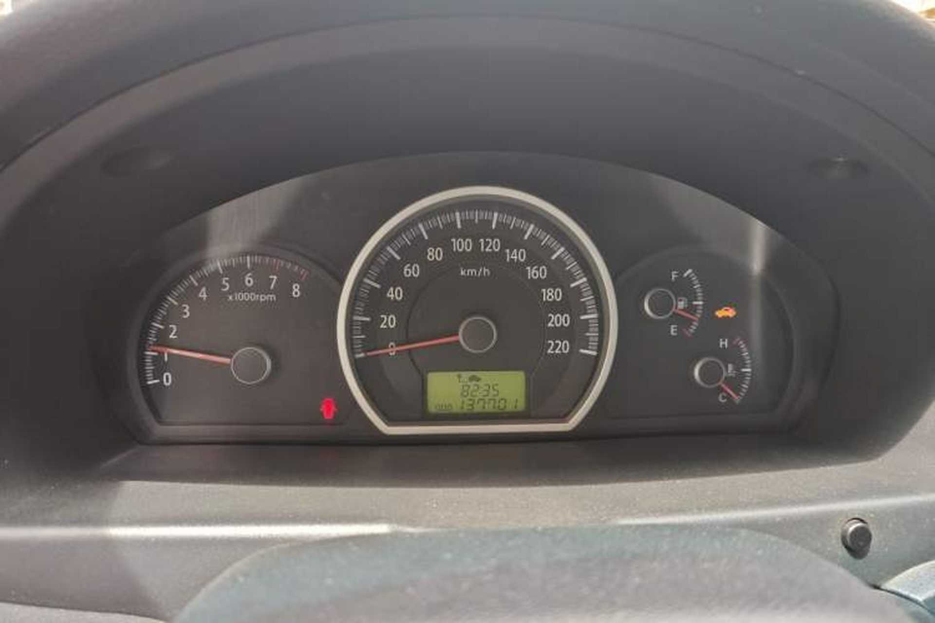 Used Kia Sportage 2009 2.0L Manual Two-Wheel-Drive GLS Instrument Cluster