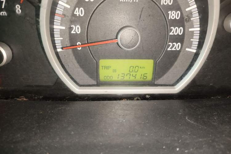 Used Kia Sportage 2009 2.0L Manual Two-Wheel-Drive GL Trim Odometer Close Up