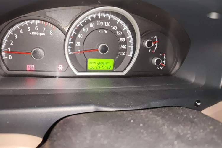 Used Kia Sportage 2009 2.0L Manual Two-Wheel-Drive GL Trim Odometer Close Up