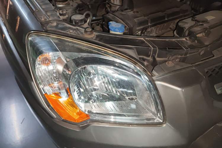 Used Kia Sportage 2009 2.0L Manual Two-Wheel-Drive GL Trim Right Front Headlight