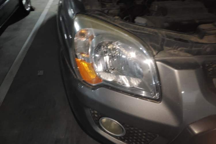 Used Kia Sportage 2009 2.0L Manual Two-Wheel-Drive GL Trim Right Front Headlight
