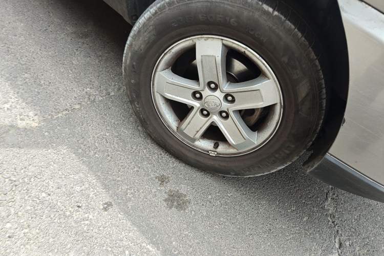 Used Kia Sportage 2009 2.0L Manual Two-Wheel-Drive GLS Right Front Wheel Hub