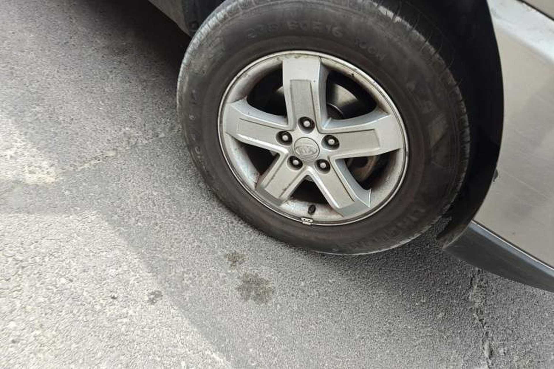 Used Kia Sportage 2009 2.0L Manual Two-Wheel-Drive GLS Right Front Wheel Hub