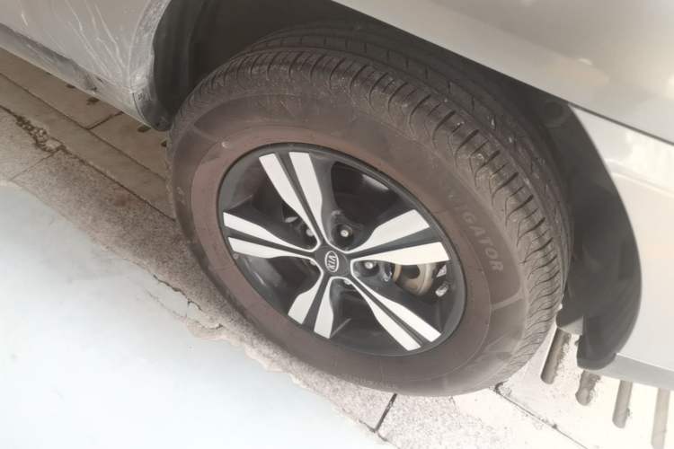 Used Kia Sportage 2009 2.0L Automatic Two-Wheel Drive GLS Right Front Wheel Hub