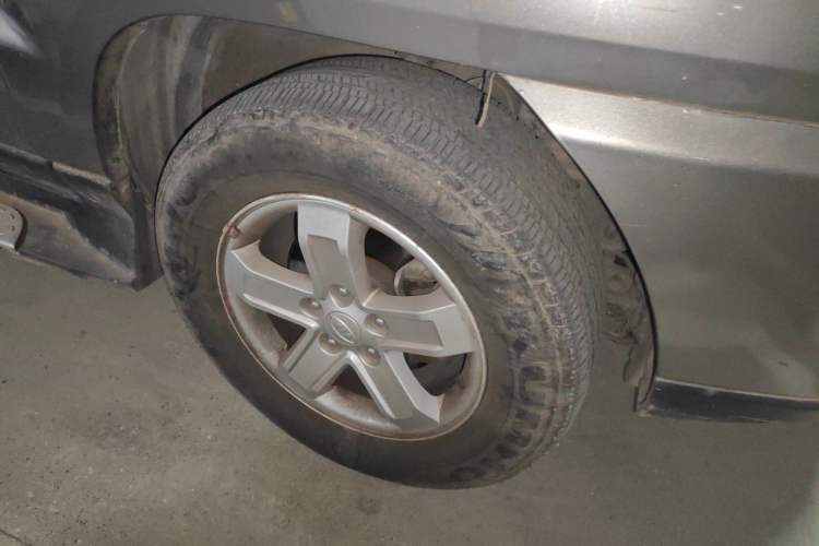 Used Kia Sportage 2009 2.0L Automatic Two-Wheel Drive GLS Right Front Wheel Hub