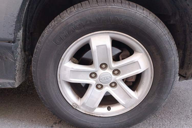 Used Kia Sportage 2009 2.0L Automatic Two-Wheel Drive GLS Right Front Wheel Hub
