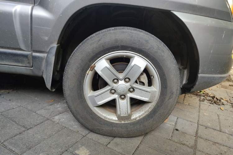 Used Kia Sportage 2009 2.0L Automatic Two-Wheel Drive GLS Right Front Wheel Hub