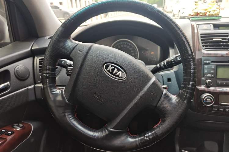 Used Kia Sportage 2009 2.0L Manual Two-Wheel-Drive GLS Steering Wheel
