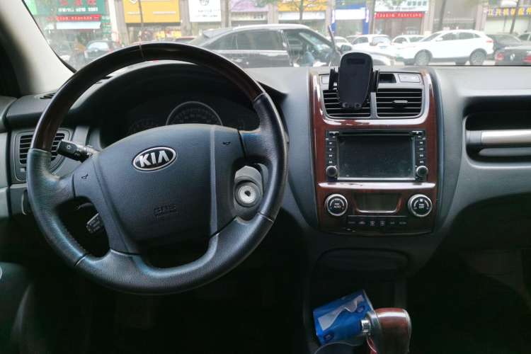 Used Kia Sportage 2009 2.0L Automatic Two-Wheel Drive GLS Center Console