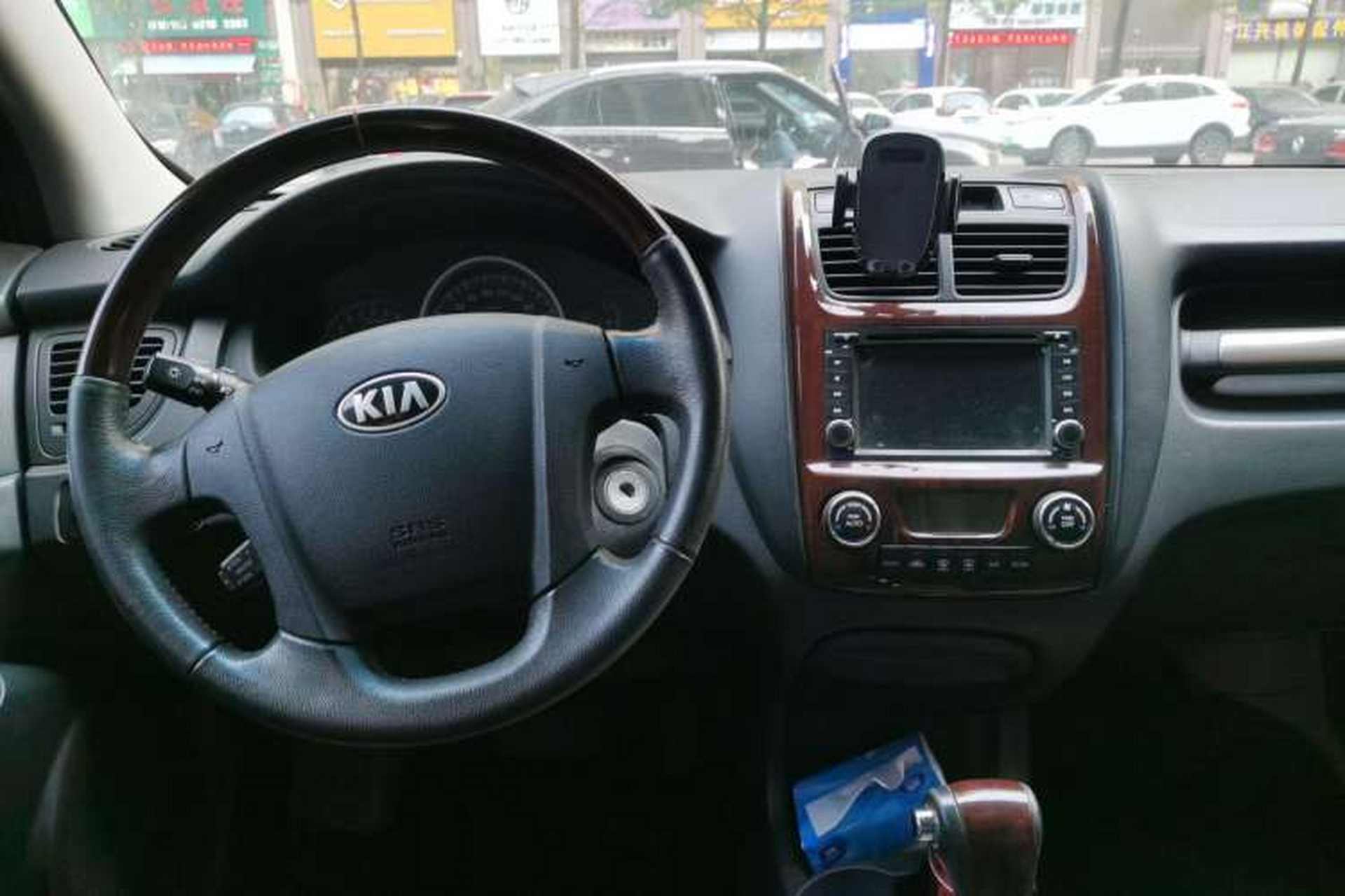 Used Kia Sportage 2009 2.0L Automatic Two-Wheel Drive GLS Center Console