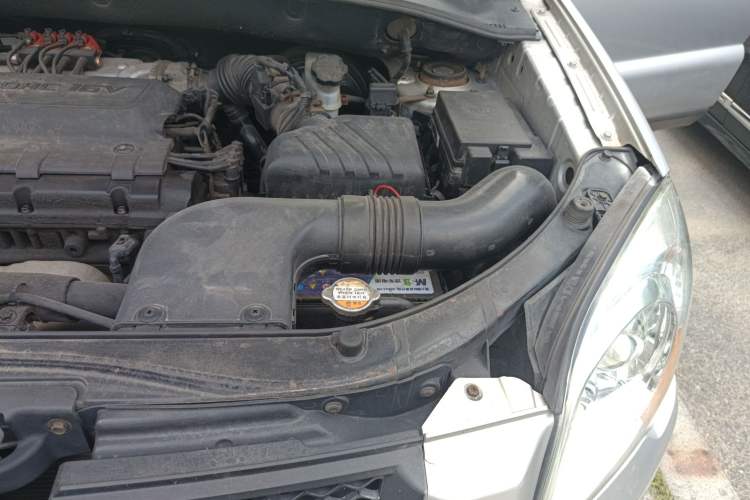 Used Kia Sportage 2009 2.0L Manual Two-Wheel-Drive GL Trim Engine Bay Left