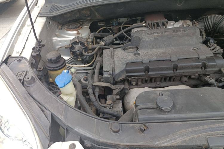Used Kia Sportage 2009 2.0L Manual Two-Wheel-Drive GL Trim Engine Bay Right