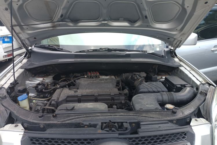 Used Kia Sportage 2009 2.0L Manual Two-Wheel-Drive GL Trim Engine Bay