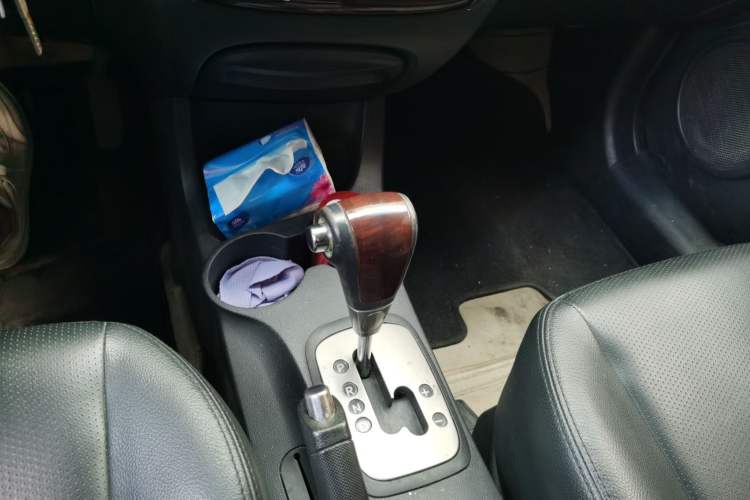 Used Kia Sportage 2009 2.0L Automatic Two-Wheel Drive GLS Gear Lever
