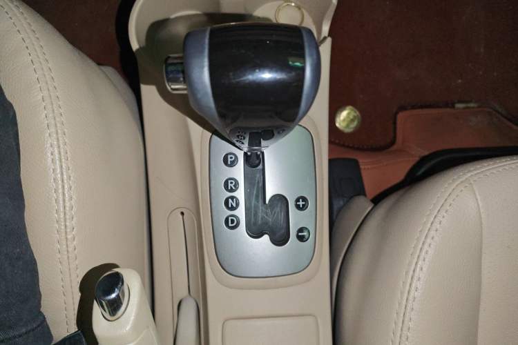 Used Kia Sportage 2009 2.0L Automatic Two-Wheel Drive GLS Gear Lever