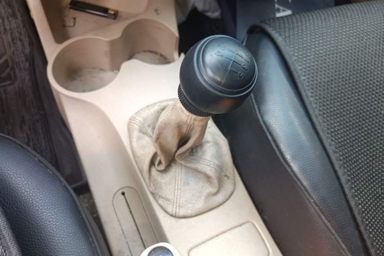 Used Kia Sportage 2009 2.0L Manual Two-Wheel-Drive GL Trim Gear Lever