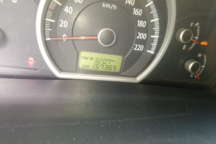Used Kia Sportage 2009 2.0L Manual Two-Wheel-Drive GL Trim Odometer Close Up